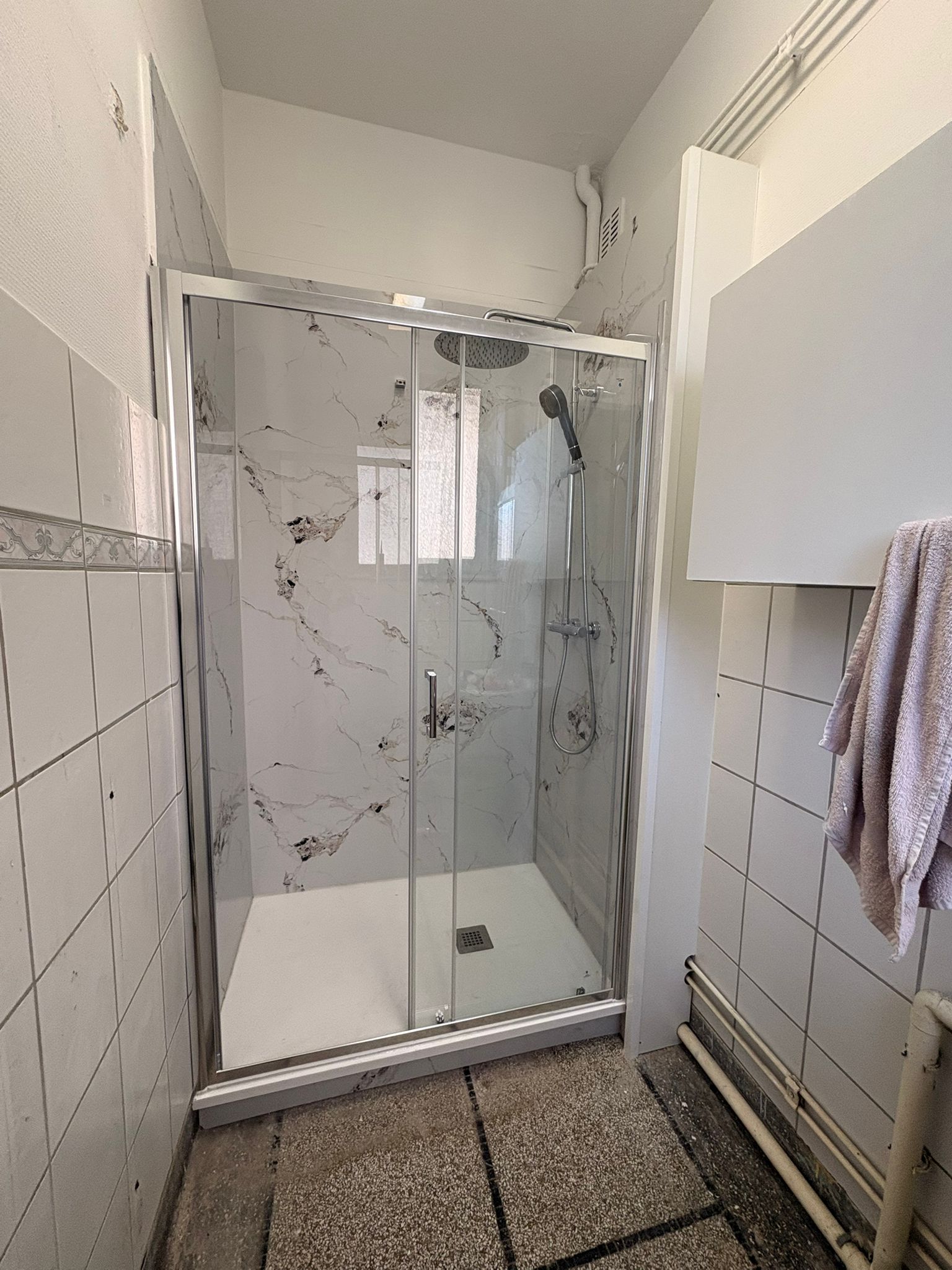 Remplacement douche après travaux - cabine de douche moderne à Liège - TS Pro-Tech